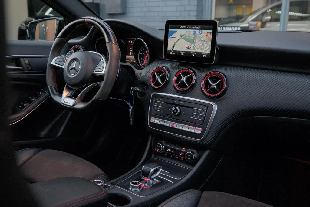 
Mercedes-Benz A-klasse AMG 45 4MATIC | Pano|Facelift|381PK | Navi |Grote Scherm| vol									