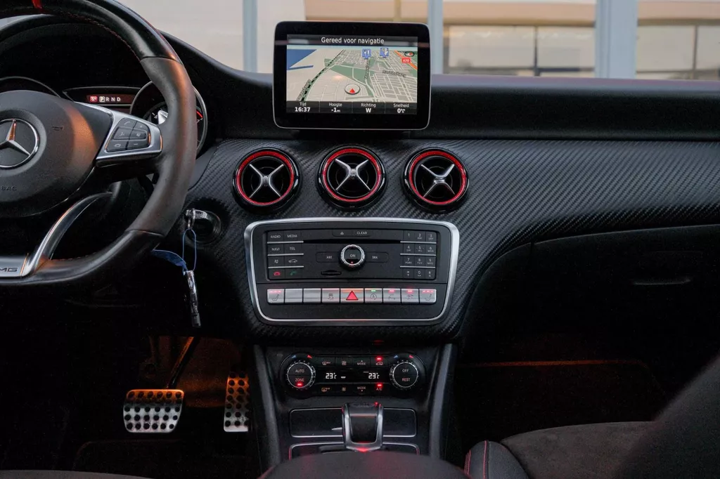 
Mercedes-Benz A-klasse AMG 45 4MATIC | Pano|Facelift|381PK | Navi |Grote Scherm| vol									