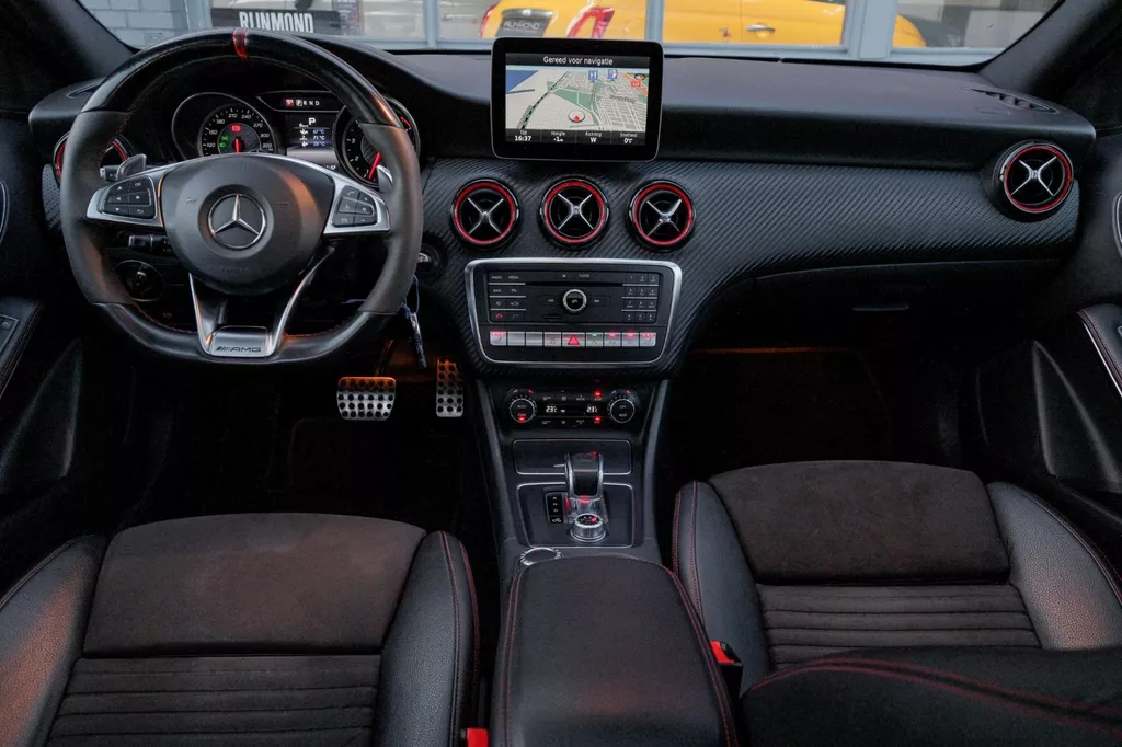 
Mercedes-Benz A-klasse AMG 45 4MATIC | Pano|Facelift|381PK | Navi |Grote Scherm| vol									