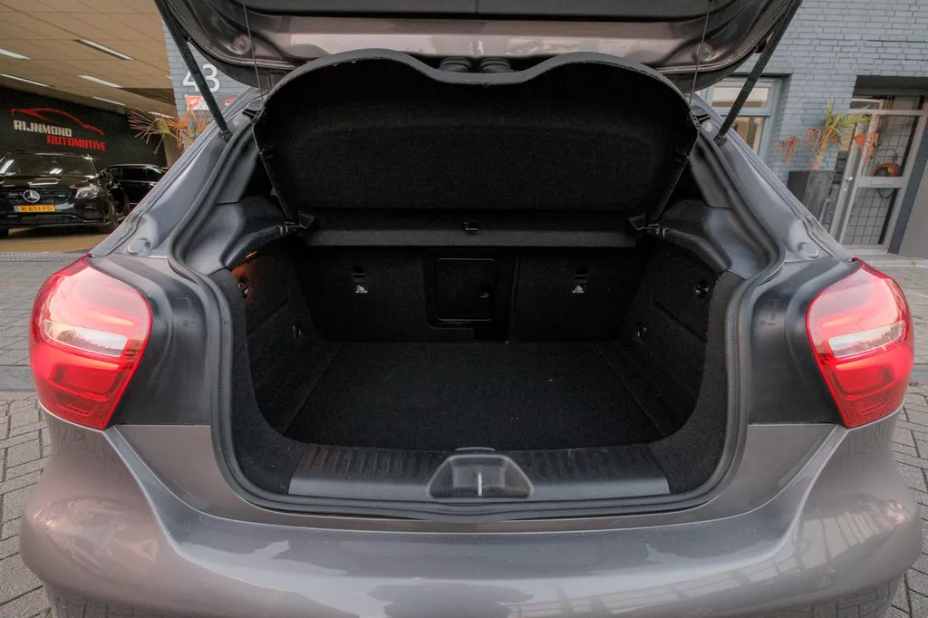 
Mercedes-Benz A-klasse AMG 45 4MATIC | Pano|Facelift|381PK | Navi |Grote Scherm| vol									