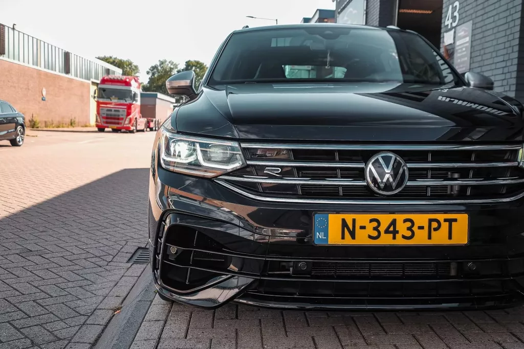 
Volkswagen Tiguan R 2.0 TSI 320pk 4Motion DSG|Pano|ACC |Lane Assist| vol									
