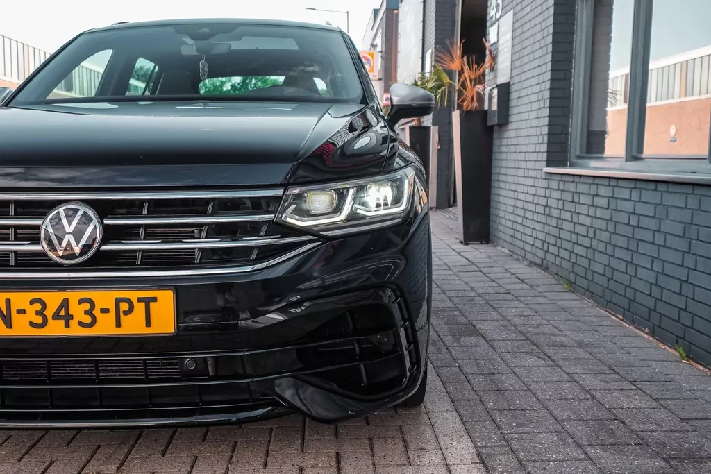 
Volkswagen Tiguan R 2.0 TSI 320pk 4Motion DSG|Pano|ACC |Lane Assist| vol									