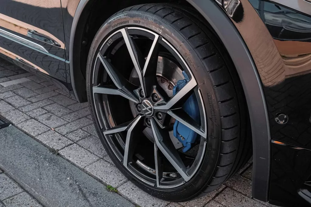 
Volkswagen Tiguan R 2.0 TSI 320pk 4Motion DSG|Pano|ACC |Lane Assist| vol									