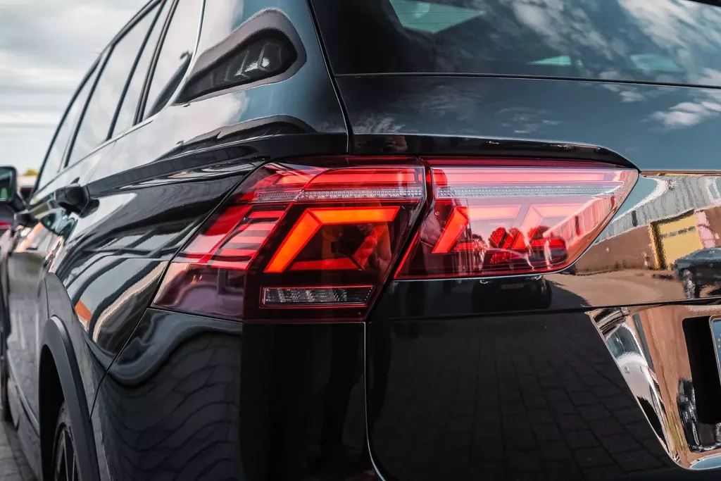 
Volkswagen Tiguan R 2.0 TSI 320pk 4Motion DSG|Pano|ACC |Lane Assist| vol									