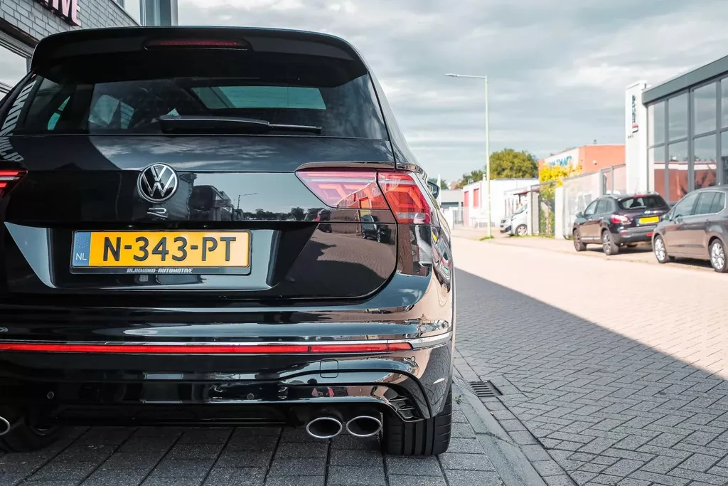 
Volkswagen Tiguan R 2.0 TSI 320pk 4Motion DSG|Pano|ACC |Lane Assist| vol									