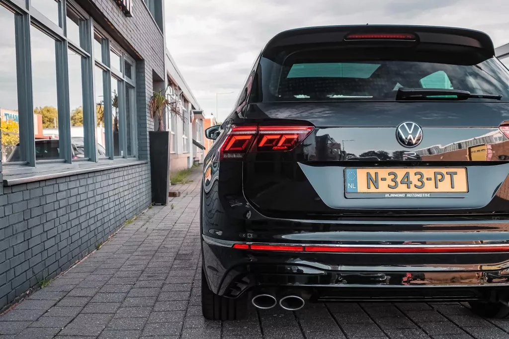 
Volkswagen Tiguan R 2.0 TSI 320pk 4Motion DSG|Pano|ACC |Lane Assist| vol									