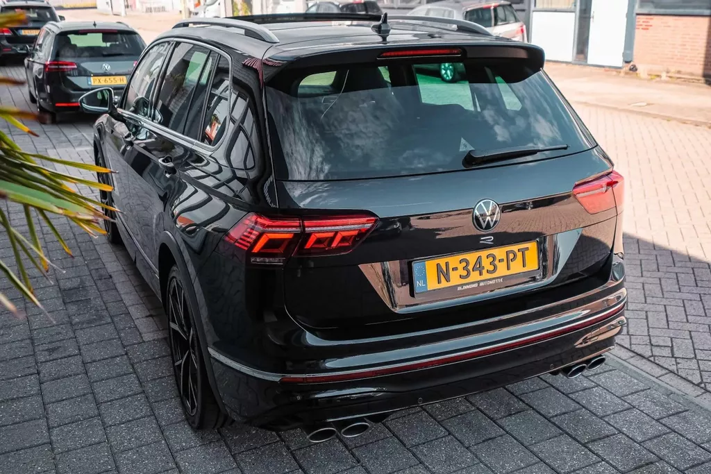 
Volkswagen Tiguan R 2.0 TSI 320pk 4Motion DSG|Pano|ACC |Lane Assist| vol									