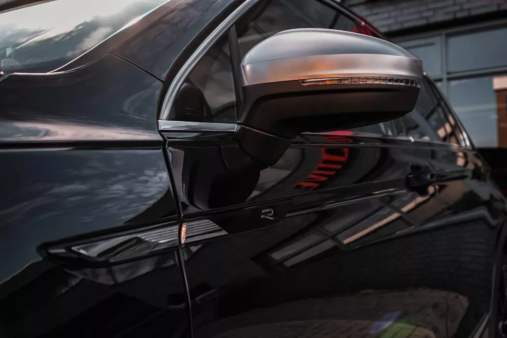 
Volkswagen Tiguan R 2.0 TSI 320pk 4Motion DSG|Pano|ACC |Lane Assist| vol									