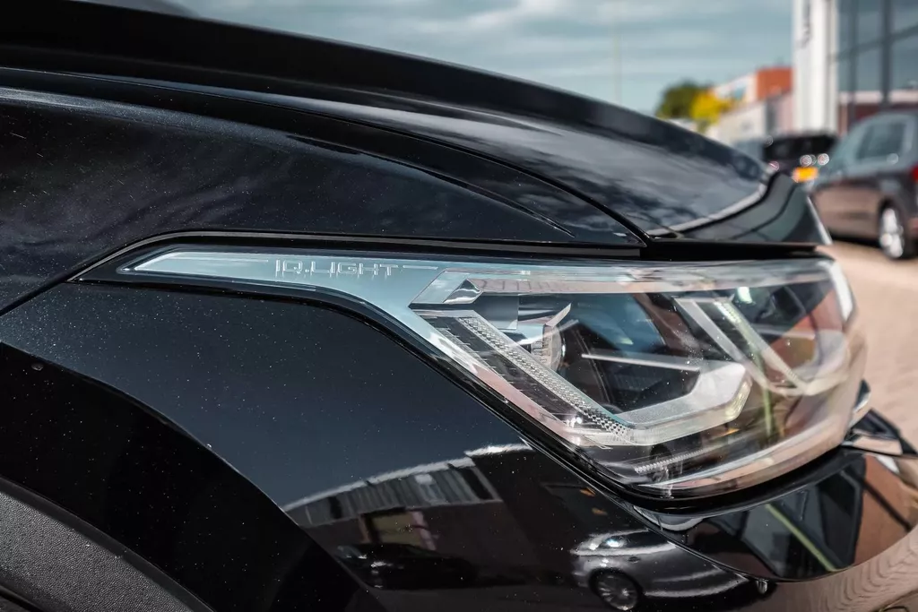 
Volkswagen Tiguan R 2.0 TSI 320pk 4Motion DSG|Pano|ACC |Lane Assist| vol									