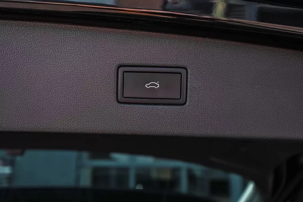 
Volkswagen Tiguan R 2.0 TSI 320pk 4Motion DSG|Pano|ACC |Lane Assist| vol									