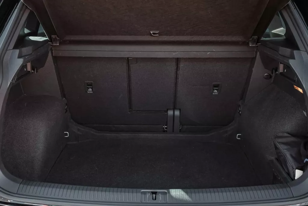 
Volkswagen Tiguan R 2.0 TSI 320pk 4Motion DSG|Pano|ACC |Lane Assist| vol									