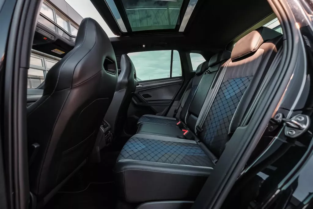 
Volkswagen Tiguan R 2.0 TSI 320pk 4Motion DSG|Pano|ACC |Lane Assist| vol									