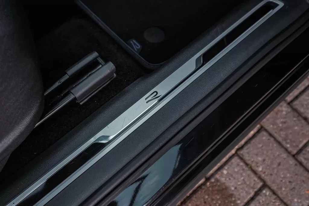 
Volkswagen Tiguan R 2.0 TSI 320pk 4Motion DSG|Pano|ACC |Lane Assist| vol									