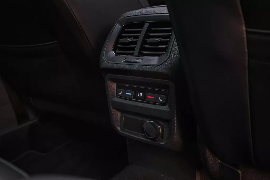 
Volkswagen Tiguan R 2.0 TSI 320pk 4Motion DSG|Pano|ACC |Lane Assist| vol									