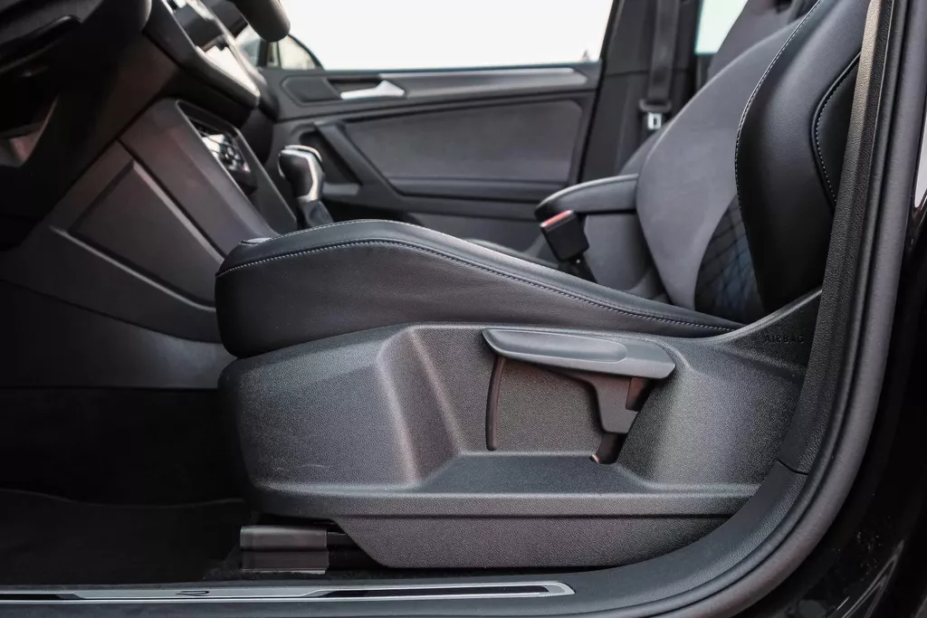 
Volkswagen Tiguan R 2.0 TSI 320pk 4Motion DSG|Pano|ACC |Lane Assist| vol									