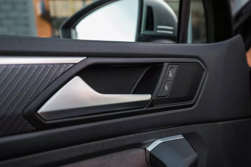 
Volkswagen Tiguan R 2.0 TSI 320pk 4Motion DSG|Pano|ACC |Lane Assist| vol									