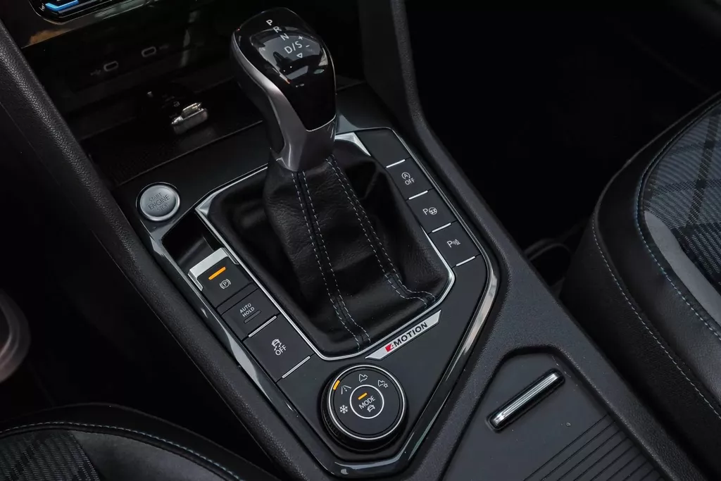 
Volkswagen Tiguan R 2.0 TSI 320pk 4Motion DSG|Pano|ACC |Lane Assist| vol									