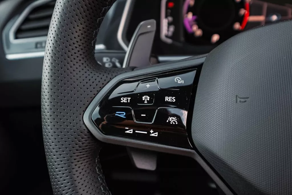 
Volkswagen Tiguan R 2.0 TSI 320pk 4Motion DSG|Pano|ACC |Lane Assist| vol									