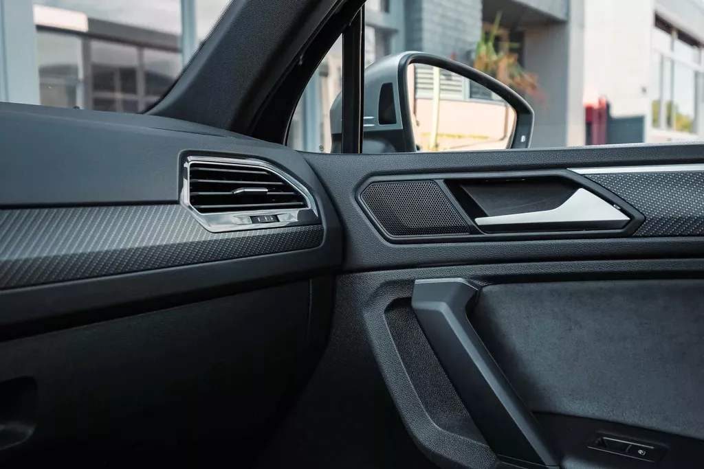 
Volkswagen Tiguan R 2.0 TSI 320pk 4Motion DSG|Pano|ACC |Lane Assist| vol									