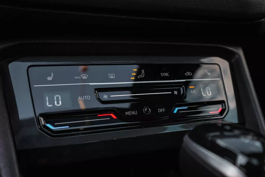 
Volkswagen Tiguan R 2.0 TSI 320pk 4Motion DSG|Pano|ACC |Lane Assist| vol									