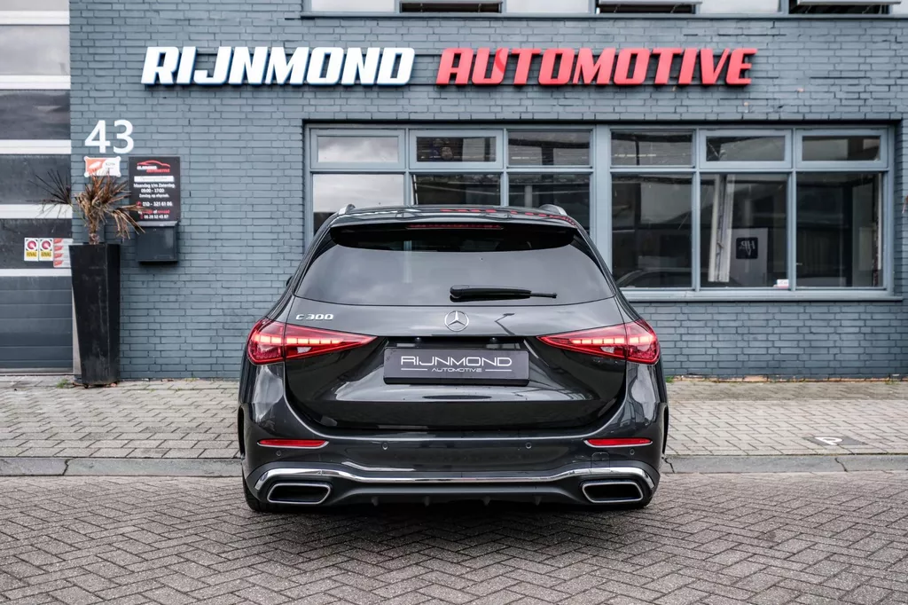 
								Mercedes-Benz C-klasse Estate 300 AMG Line |ACC|Carplay|Sfeer Verlichting|Keyless| vol									