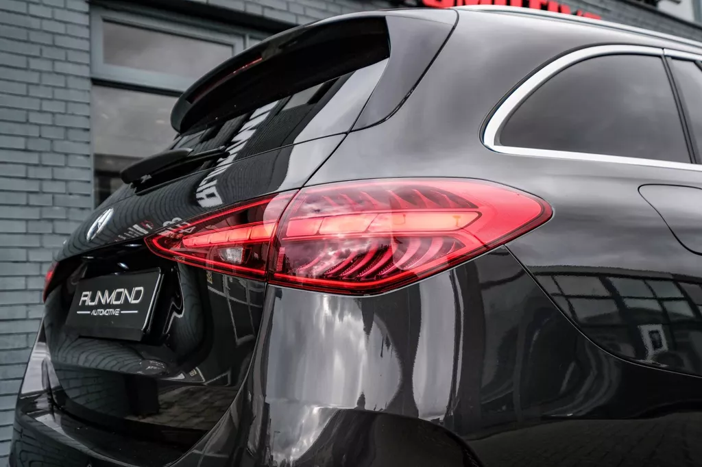 
								Mercedes-Benz C-klasse Estate 300 AMG Line |ACC|Carplay|Sfeer Verlichting|Keyless| vol									