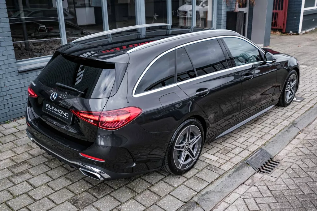
								Mercedes-Benz C-klasse Estate 300 AMG Line |ACC|Carplay|Sfeer Verlichting|Keyless| vol									