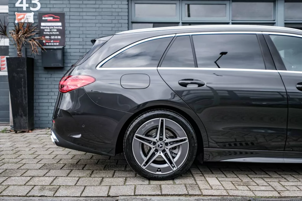 
								Mercedes-Benz C-klasse Estate 300 AMG Line |ACC|Carplay|Sfeer Verlichting|Keyless| vol									