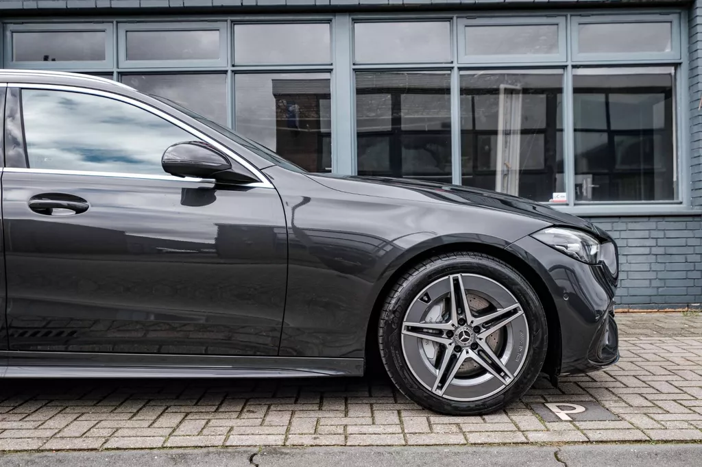 
								Mercedes-Benz C-klasse Estate 300 AMG Line |ACC|Carplay|Sfeer Verlichting|Keyless| vol									