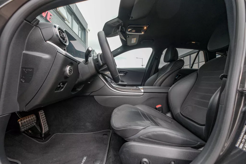 
								Mercedes-Benz C-klasse Estate 300 AMG Line |ACC|Carplay|Sfeer Verlichting|Keyless| vol									
