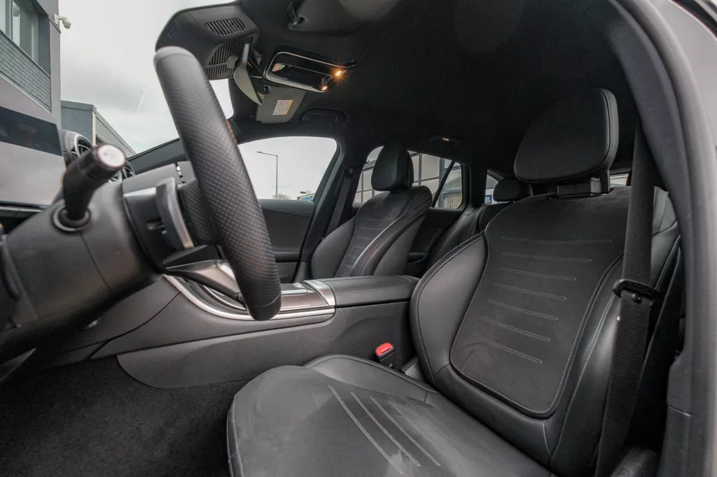 
								Mercedes-Benz C-klasse Estate 300 AMG Line |ACC|Carplay|Sfeer Verlichting|Keyless| vol									