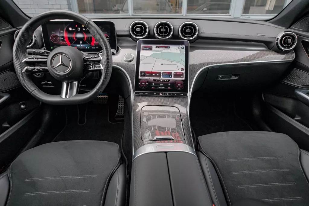 
								Mercedes-Benz C-klasse Estate 300 AMG Line |ACC|Carplay|Sfeer Verlichting|Keyless| vol									