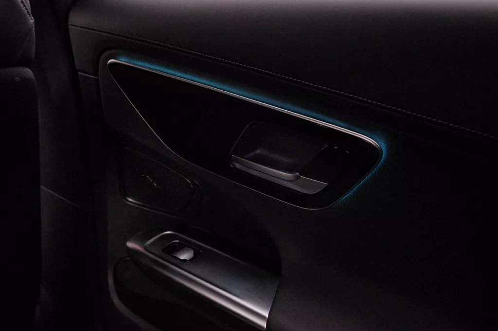 
								Mercedes-Benz C-klasse Estate 300 AMG Line |ACC|Carplay|Sfeer Verlichting|Keyless| vol									