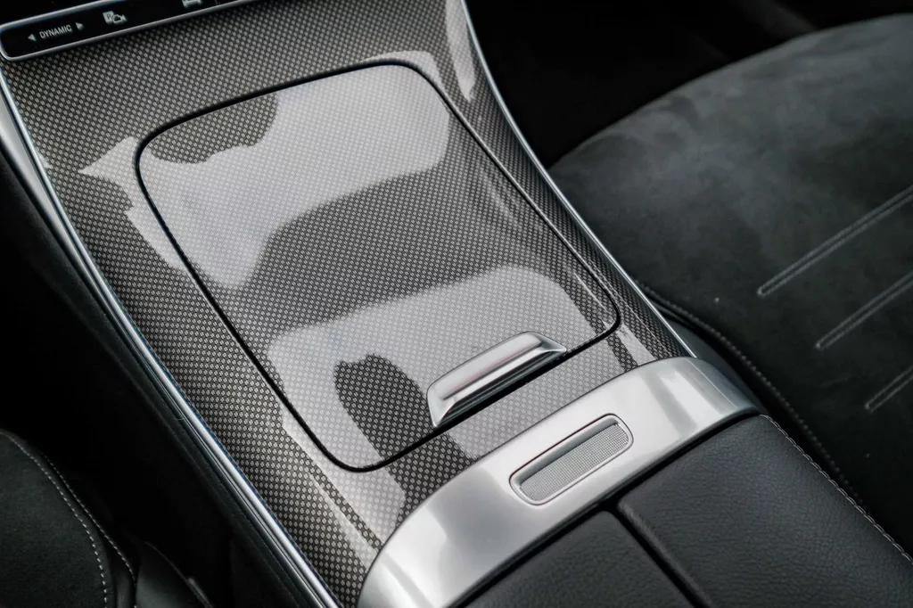 
								Mercedes-Benz C-klasse Estate 300 AMG Line |ACC|Carplay|Sfeer Verlichting|Keyless| vol									