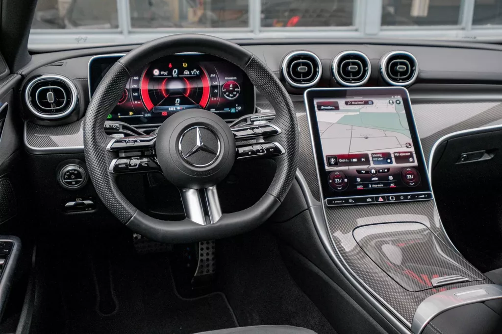 
								Mercedes-Benz C-klasse Estate 300 AMG Line |ACC|Carplay|Sfeer Verlichting|Keyless| vol									