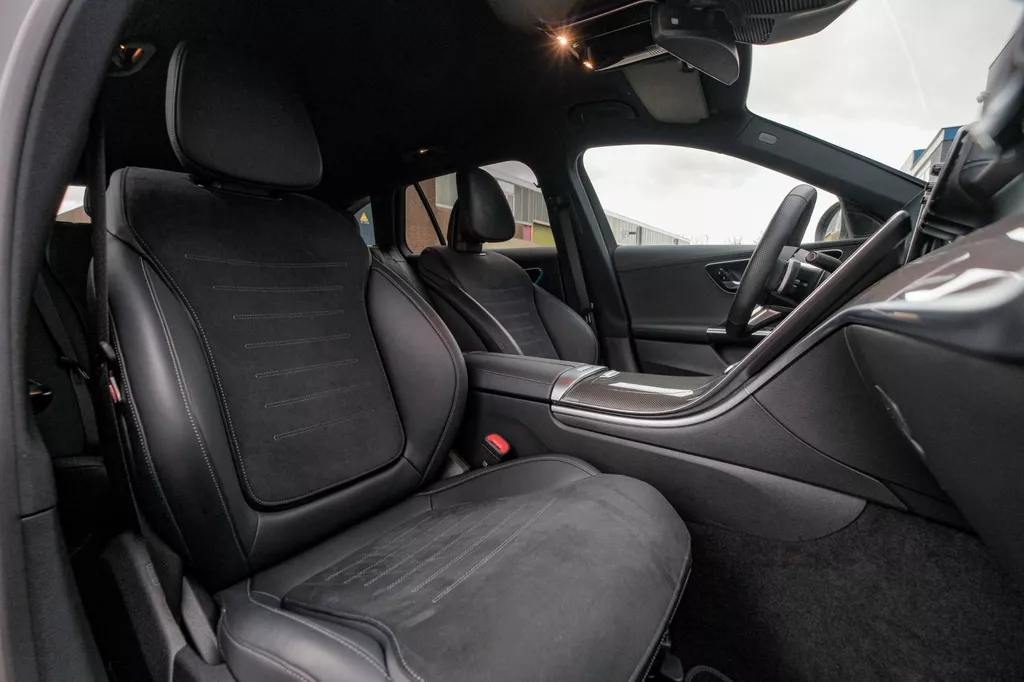 
								Mercedes-Benz C-klasse Estate 300 AMG Line |ACC|Carplay|Sfeer Verlichting|Keyless| vol									