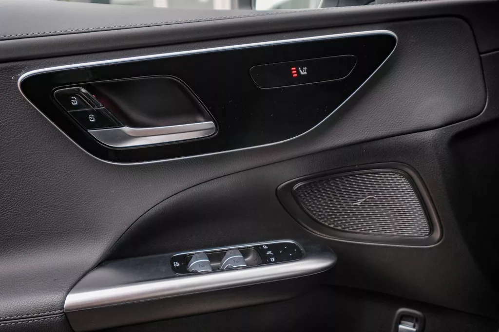 
								Mercedes-Benz C-klasse Estate 300 AMG Line |ACC|Carplay|Sfeer Verlichting|Keyless| vol									