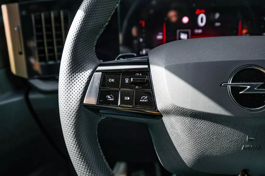 
Opel Astra 1.2 130 ELEGANCE |Led|Carplay|Lane-assist|360-Camera| vol									