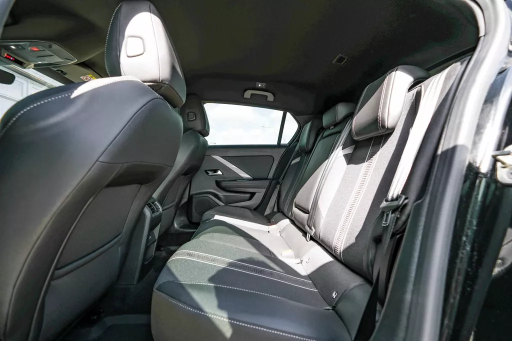 
Opel Astra 1.2 130 ELEGANCE |Led|Carplay|Lane-assist|360-Camera| vol									