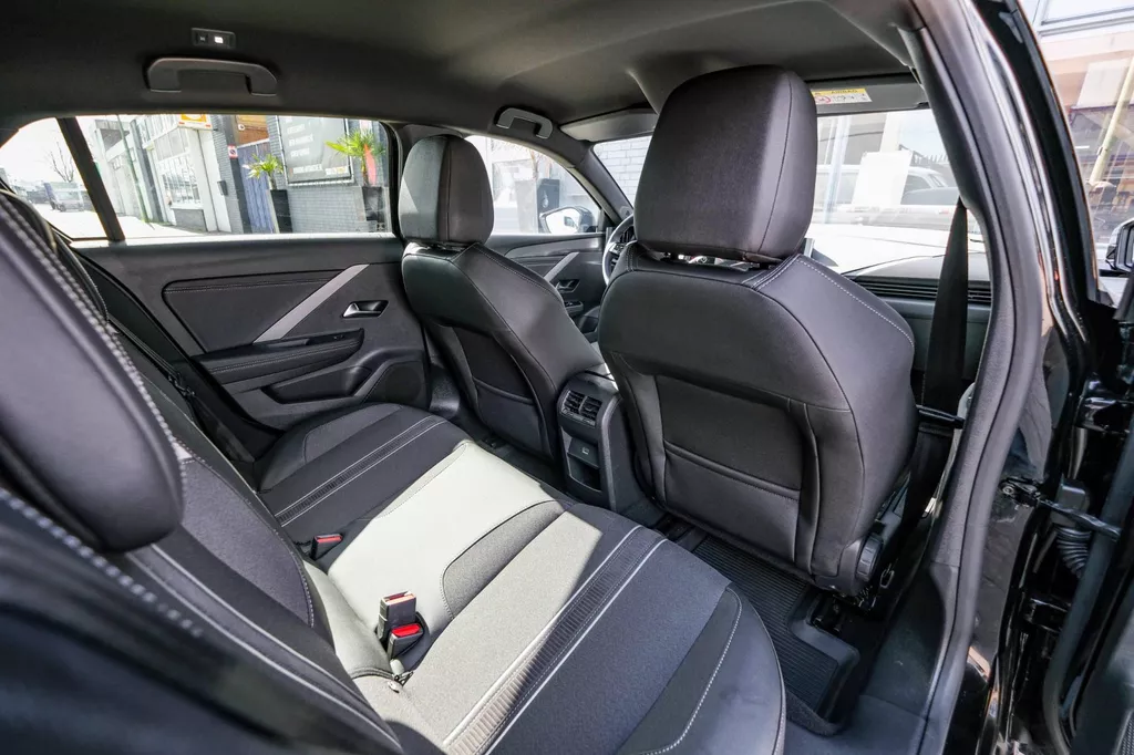 
Opel Astra 1.2 130 ELEGANCE |Led|Carplay|Lane-assist|360-Camera| vol									