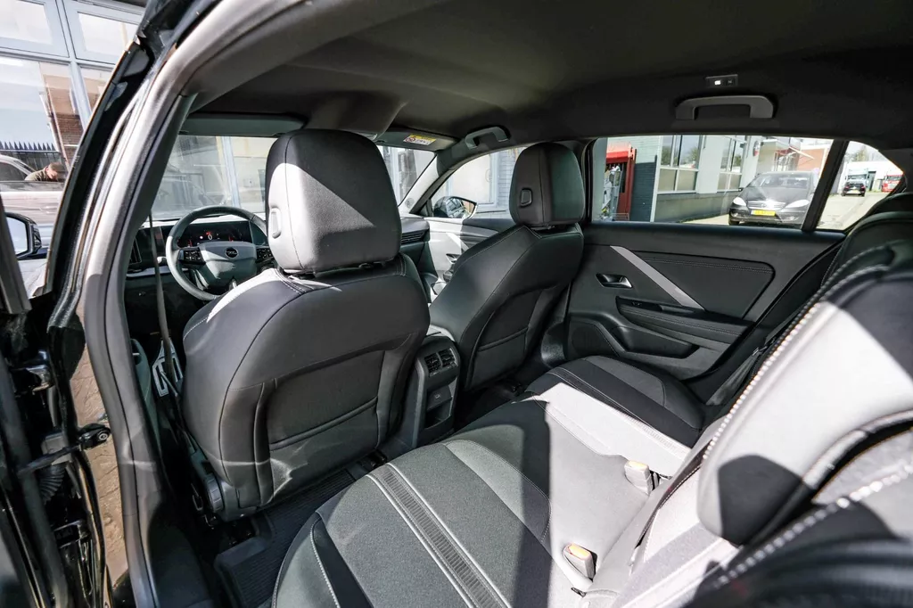 
Opel Astra 1.2 130 ELEGANCE |Led|Carplay|Lane-assist|360-Camera| vol									