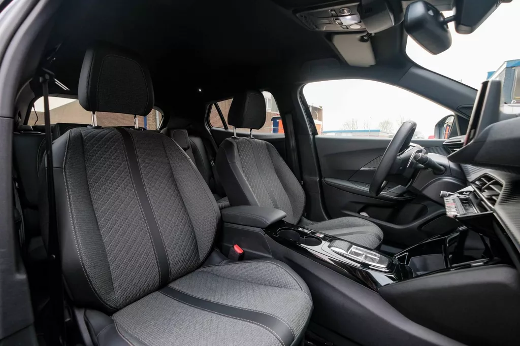 
								Peugeot 2008 1.2 PureTech 130 Allure 360-Camera|Carplay|Lane-Assist|LM-Velgen| vol									