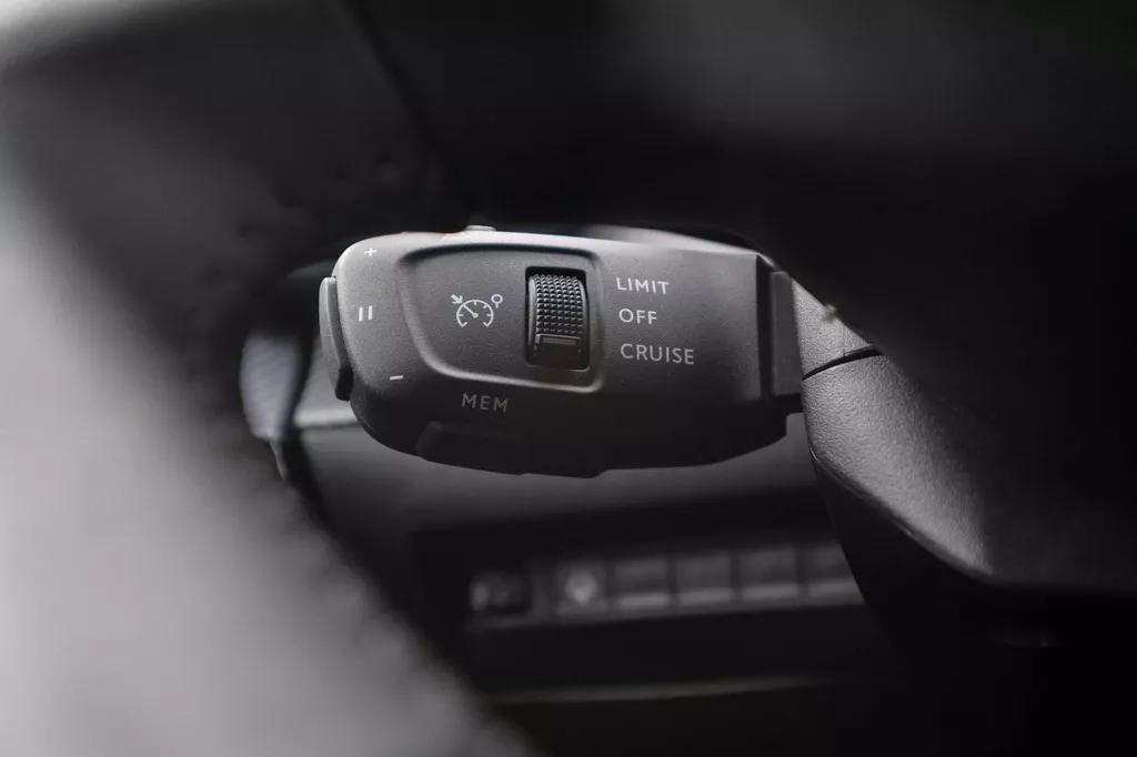 
								Peugeot 2008 1.2 PureTech 130 Allure 360-Camera|Carplay|Lane-Assist|LM-Velgen| vol									