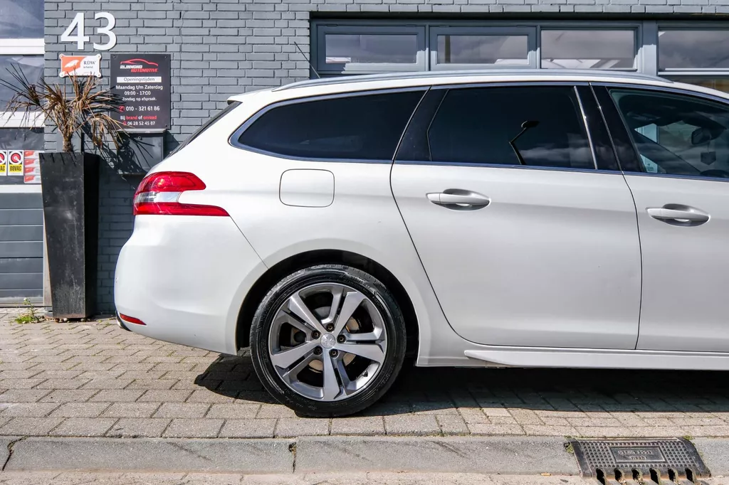 
								Peugeot 308 SW 1.5 BlueHDi Blue Lease GT-Line|lane-Assist|Massage|Led|Camera|Navi vol									