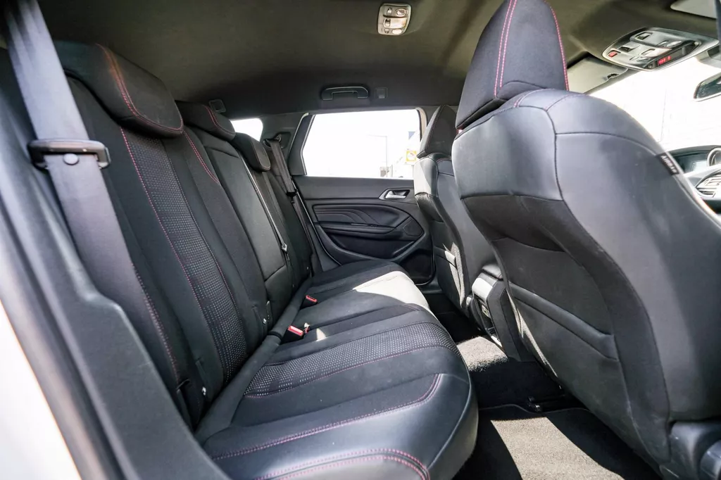 
								Peugeot 308 SW 1.5 BlueHDi Blue Lease GT-Line|lane-Assist|Massage|Led|Camera|Navi vol									