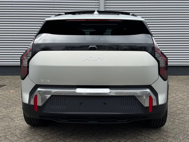 
Kia EV3 81,4 kWh 204pk Plus Advanced | Schuif/Kanteldak | Stoel/Stuurwielverwarming | Harman/Kardon | Elektrische Stoel | vol									