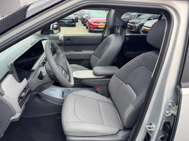 
Kia EV3 81,4 kWh 204pk Plus Advanced | Schuif/Kanteldak | Stoel/Stuurwielverwarming | Harman/Kardon | Elektrische Stoel | vol									