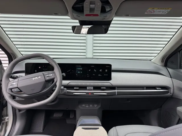 
Kia EV3 81,4 kWh 204pk Plus Advanced | Schuif/Kanteldak | Stoel/Stuurwielverwarming | Harman/Kardon | Elektrische Stoel | vol									