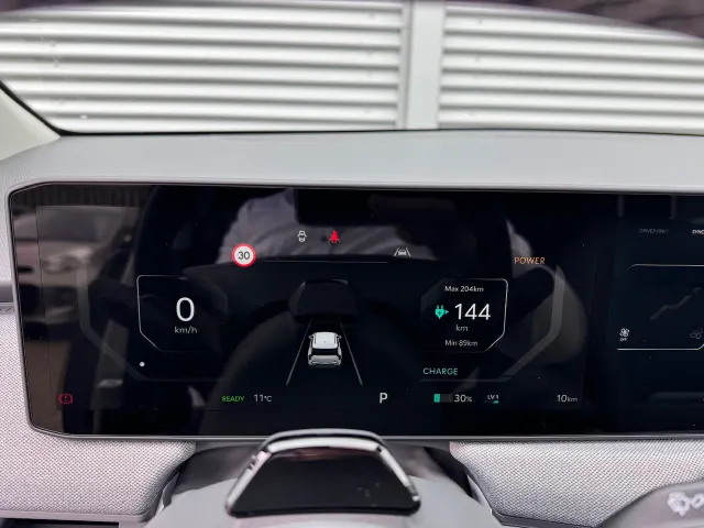 
Kia EV3 81,4 kWh 204pk Plus Advanced | Schuif/Kanteldak | Stoel/Stuurwielverwarming | Harman/Kardon | Elektrische Stoel | vol									
