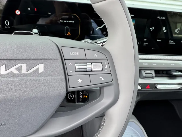 
Kia EV3 81,4 kWh 204pk Plus Advanced | Schuif/Kanteldak | Stoel/Stuurwielverwarming | Harman/Kardon | Elektrische Stoel | vol									